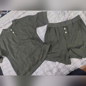 NWOT Boys waffle knit 2‎ pc shorts and tee set 9/10